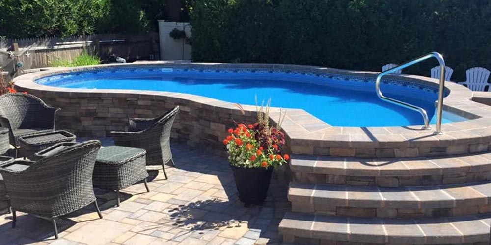 Semi-Inground-Pool_Living-Space-at-Water-Level